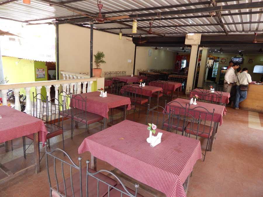 Karnis Palace Hotel Calangute Restaurant