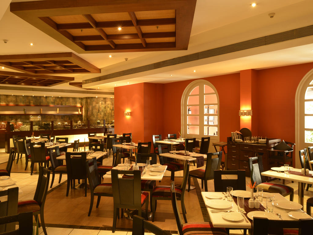 Club Mahindra Emerald Palms Resort Calangute Restaurant